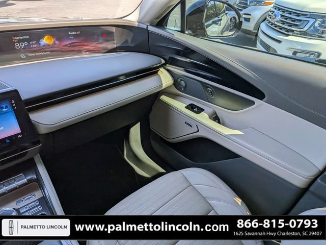 Used 2024 Lincoln Nautilus Reserve w/ Equipment Group 202A AWD/4WD image 17