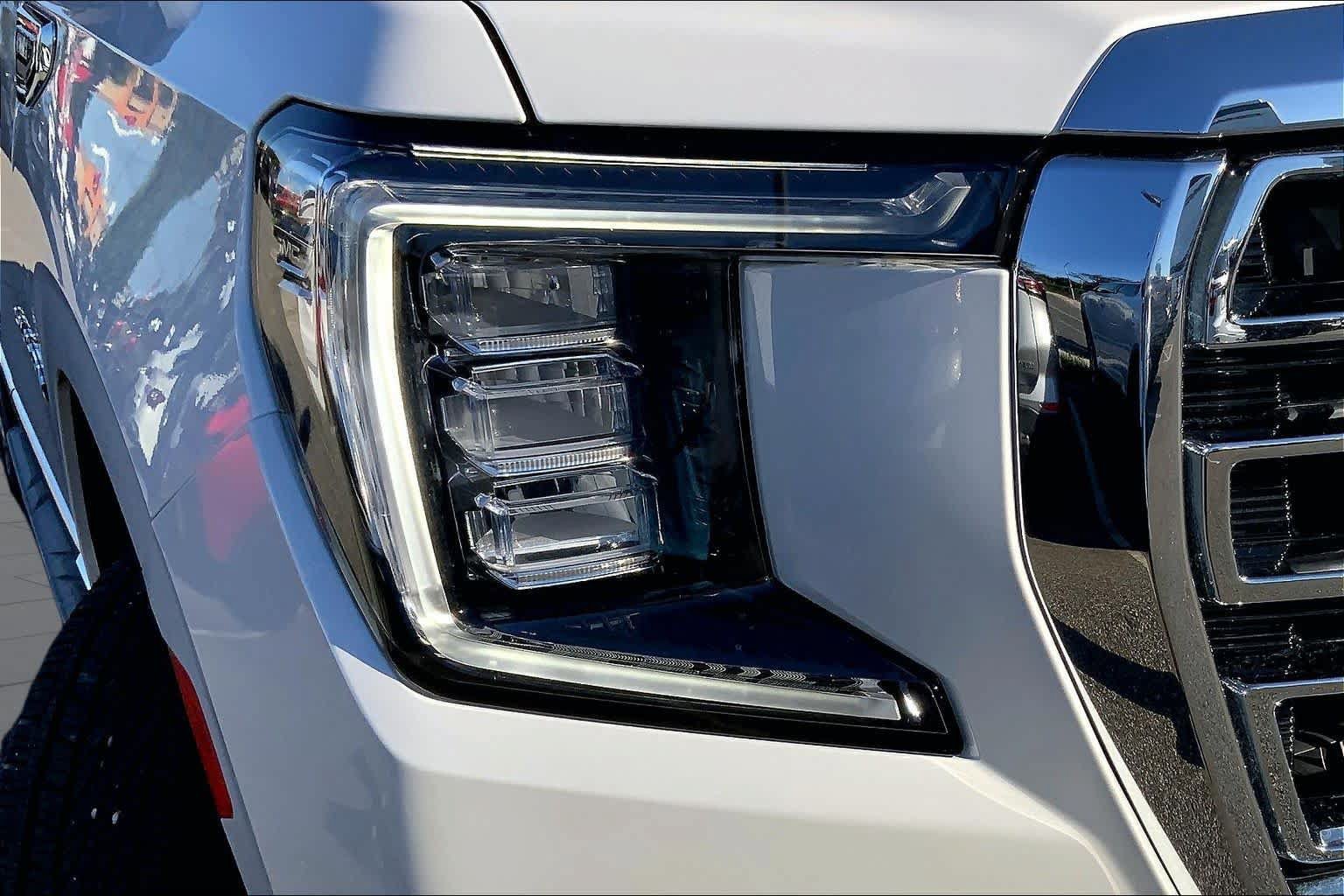 Used 2023 GMC Yukon SLT w/ SLT Premium Package AWD/4WD image 24