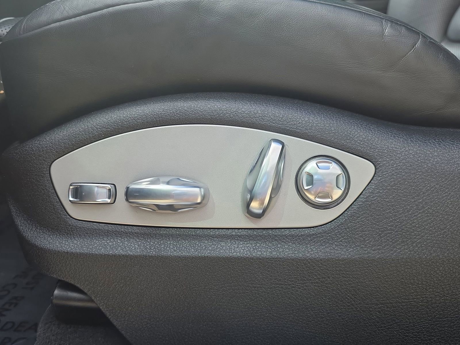 Certified 2023 Porsche Macan S image 25