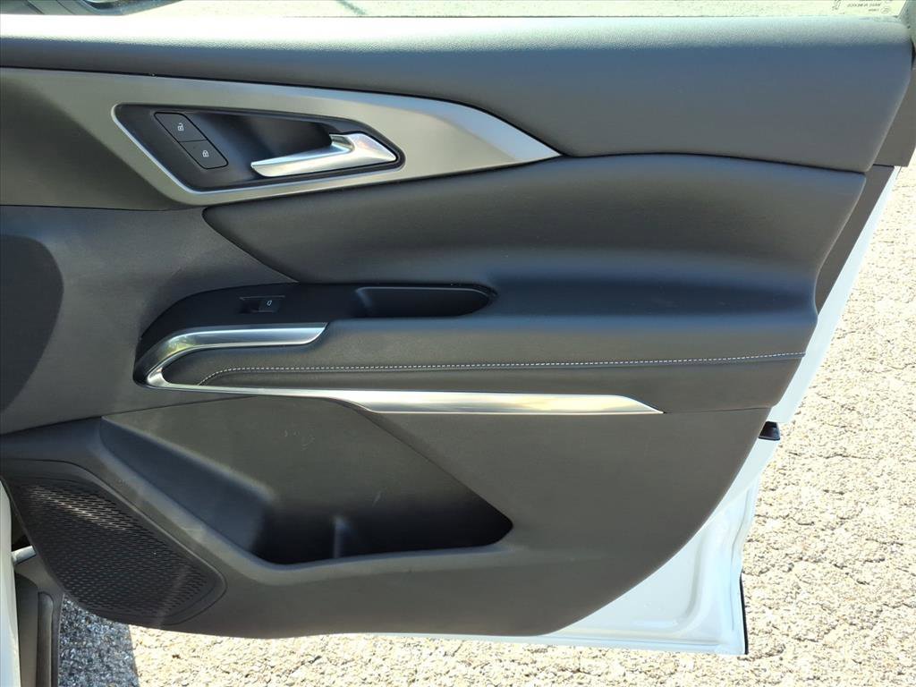 Used 2025 Chevrolet Traverse LT FWD image 14