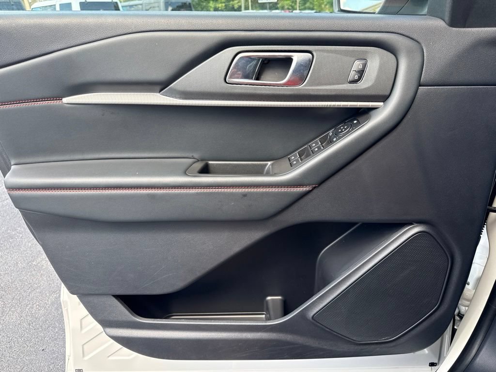 Used 2025 Ford Explorer ST-Line w/ ST-Line Street Pack AWD/4WD image 13