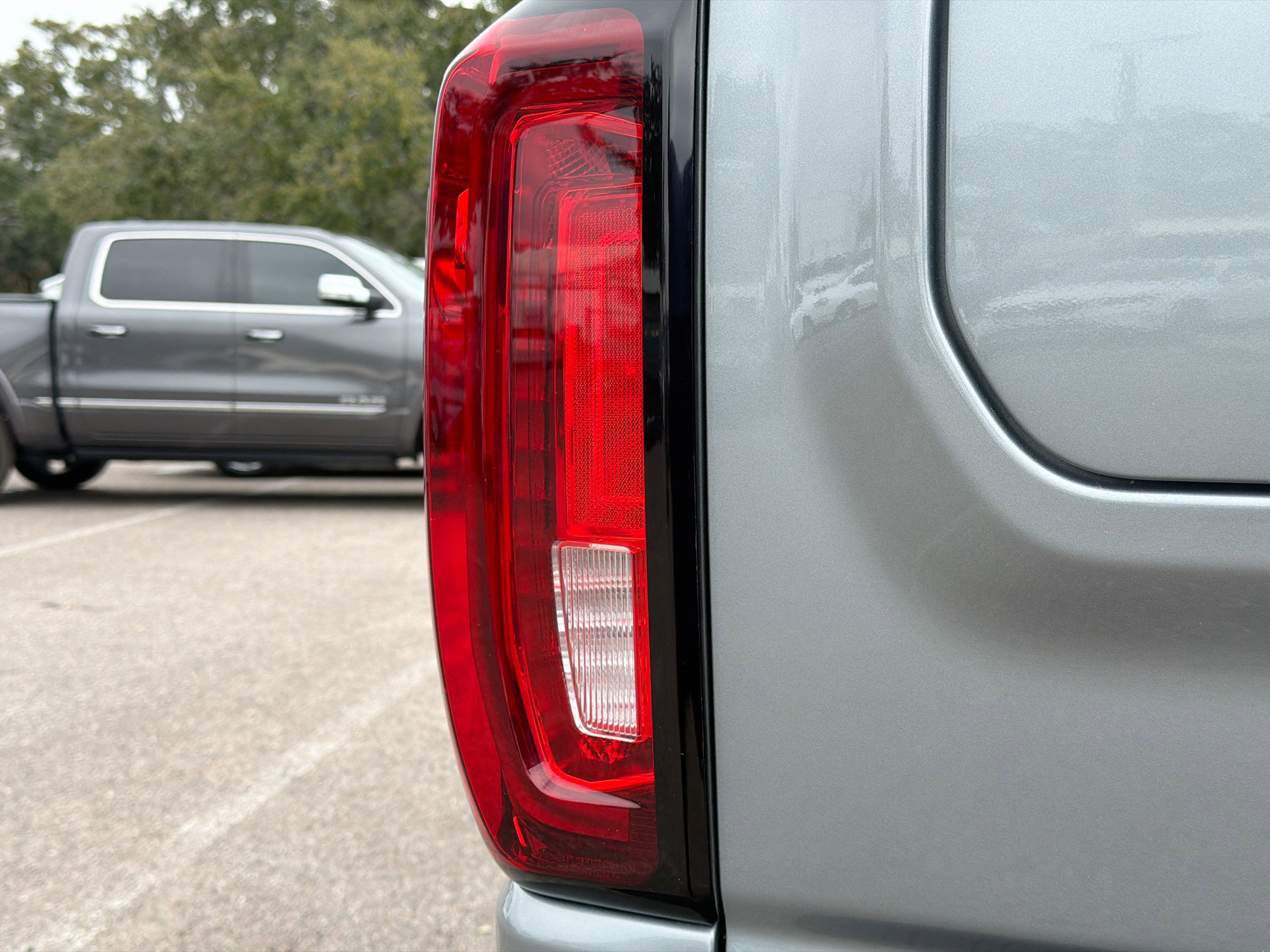 Used 2025 GMC Sierra 1500 SLT image 10