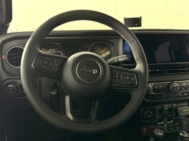 Used 2025 Jeep Gladiator Rubicon AWD/4WD image 23