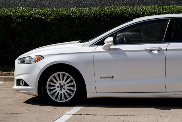 Used 2016 Ford Fusion SE w/ Equipment Group 502A image 16