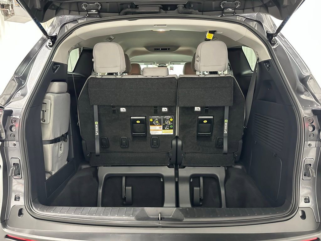Used 2025 Toyota Sienna LE image 53