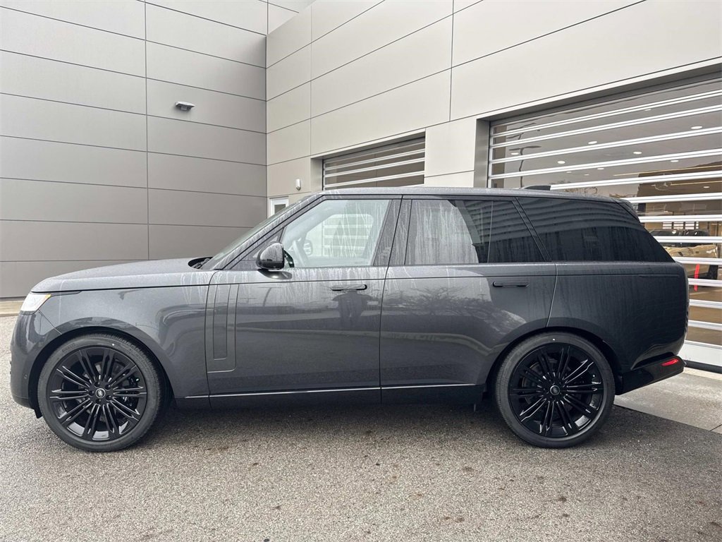 New 2025 Land Rover Range Rover SE image 4