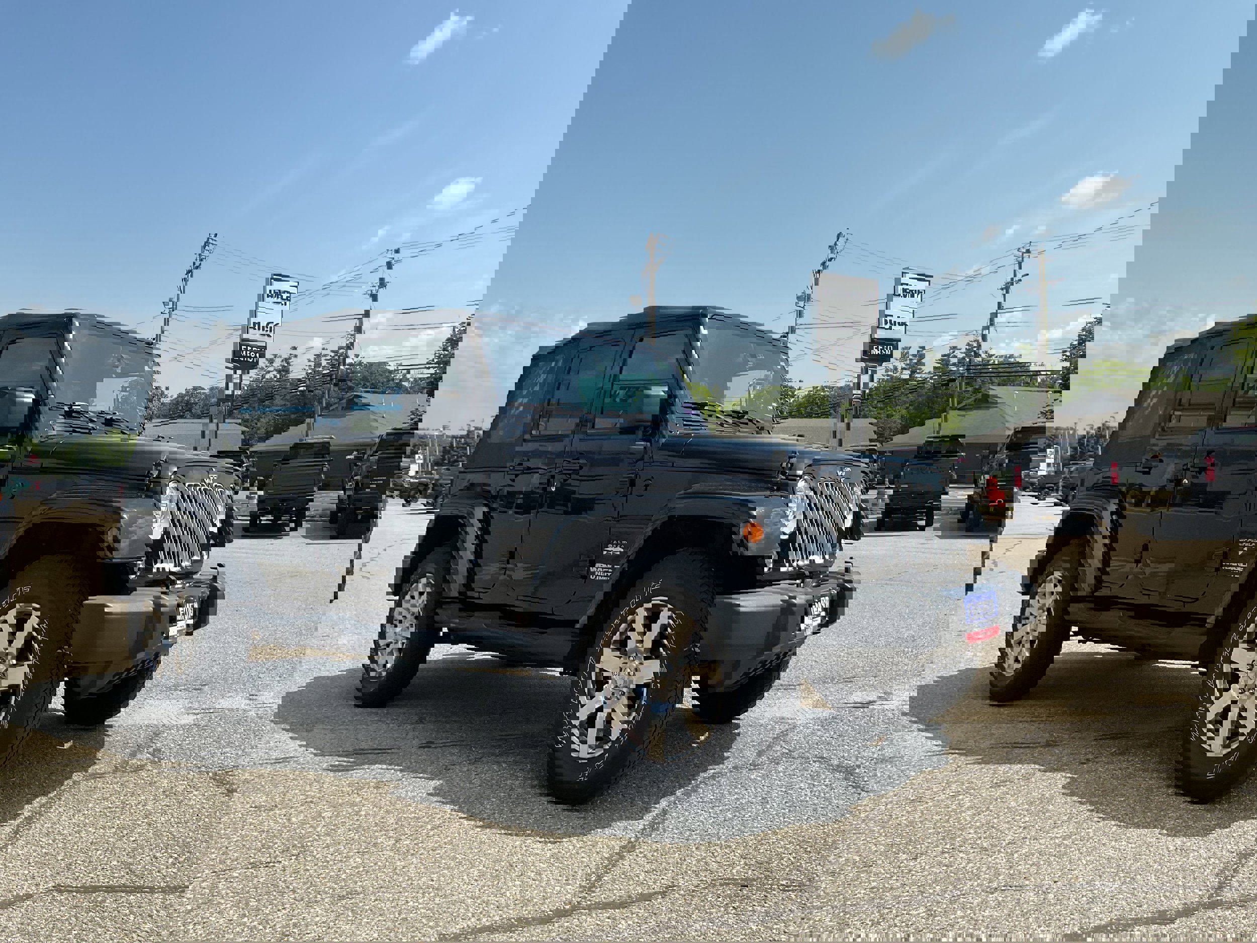 Used 2017 Jeep Wrangler Unlimited Sahara w/ Connectivity Group