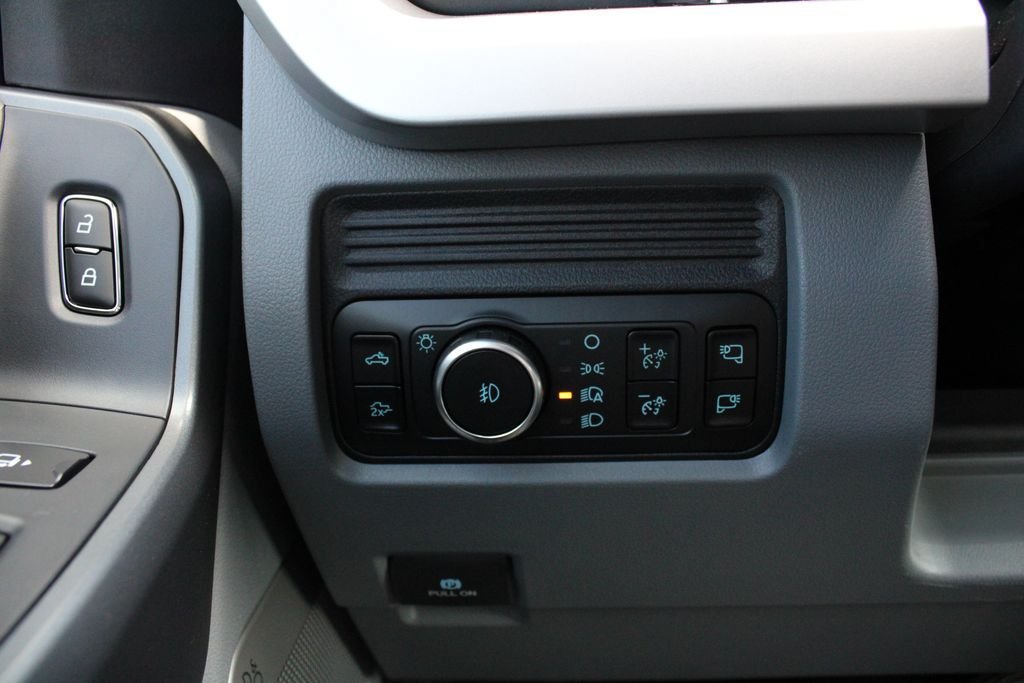 New 2026 Ford F250 XLT w/ XLT Premium Package AWD/4WD image 9