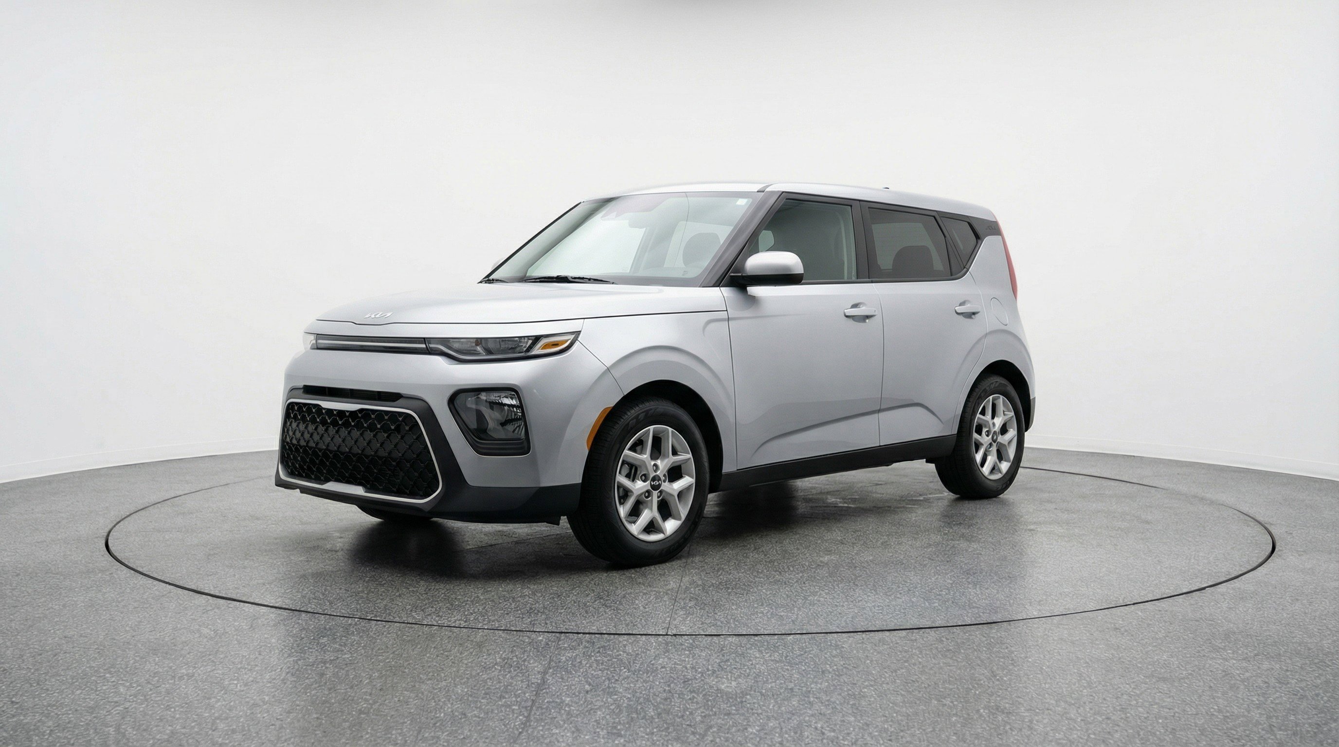 Used 2025 Kia Soul LX w/ LX Technology Package image 3