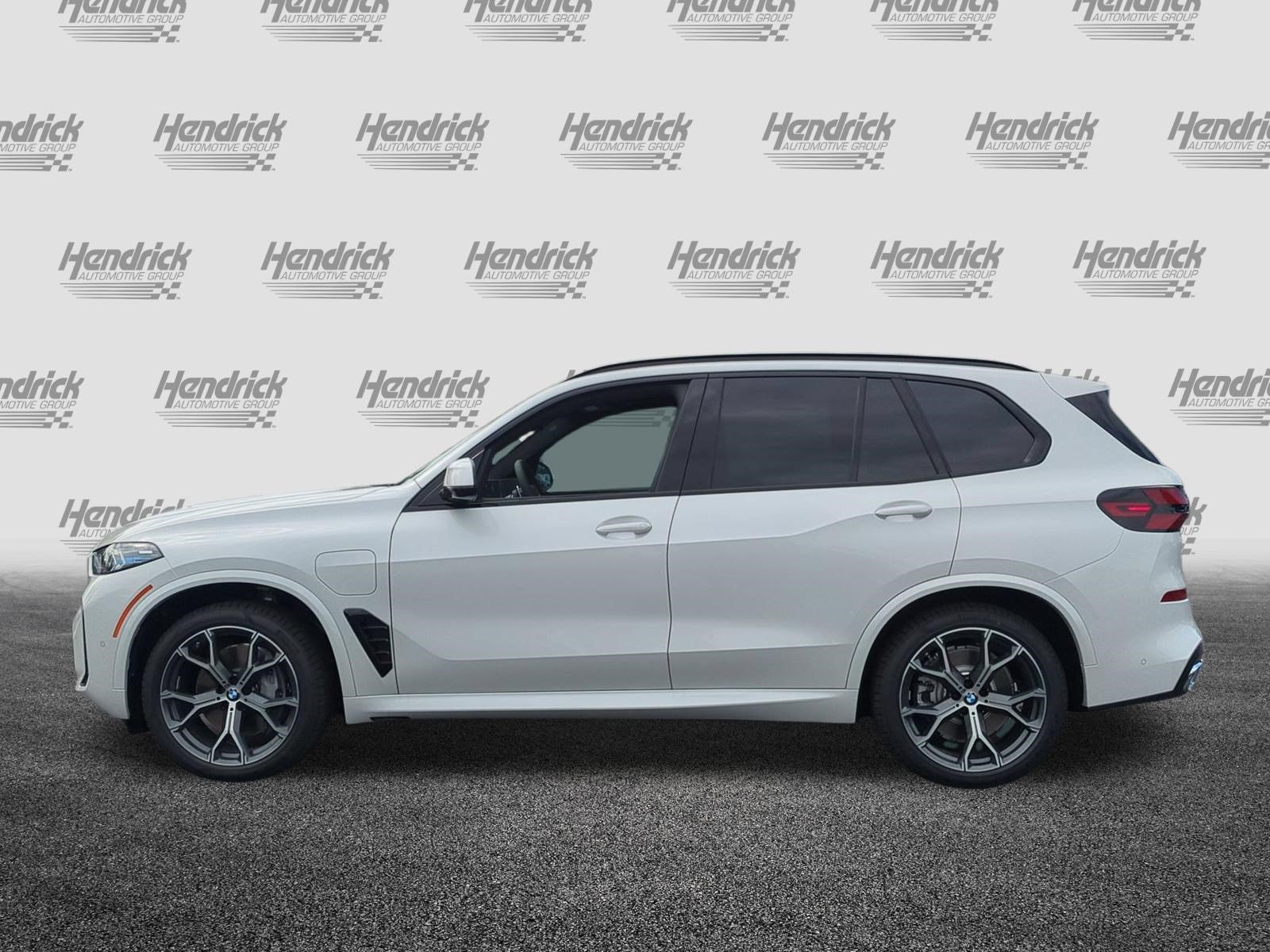 New 2026 BMW X5 xDrive50e w/ M Sport Package AWD/4WD image 7