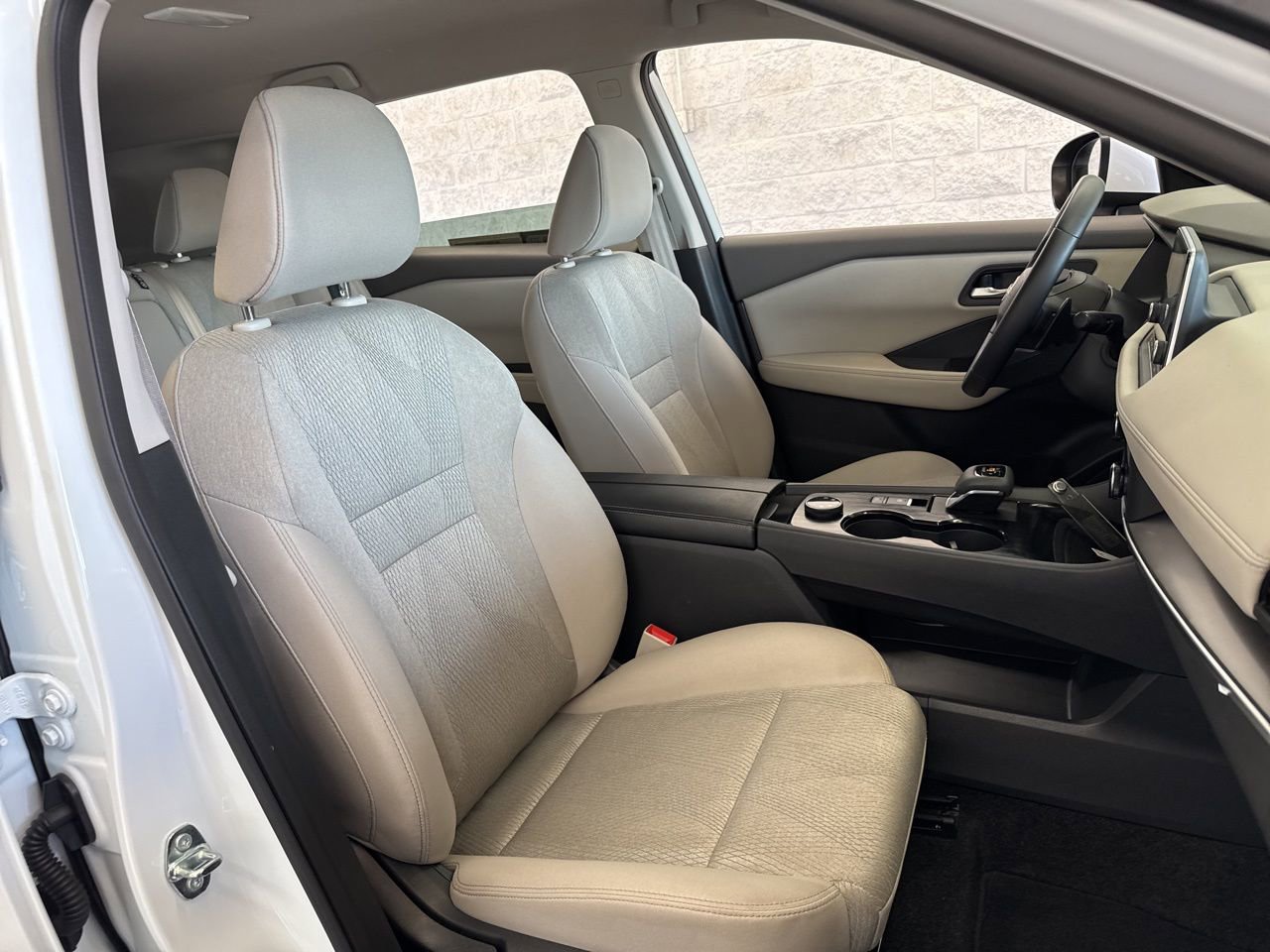 Used 2025 Nissan Rogue SV image 48