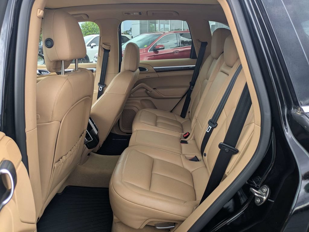 Used 2016 Porsche Cayenne AWD/4WD image 17