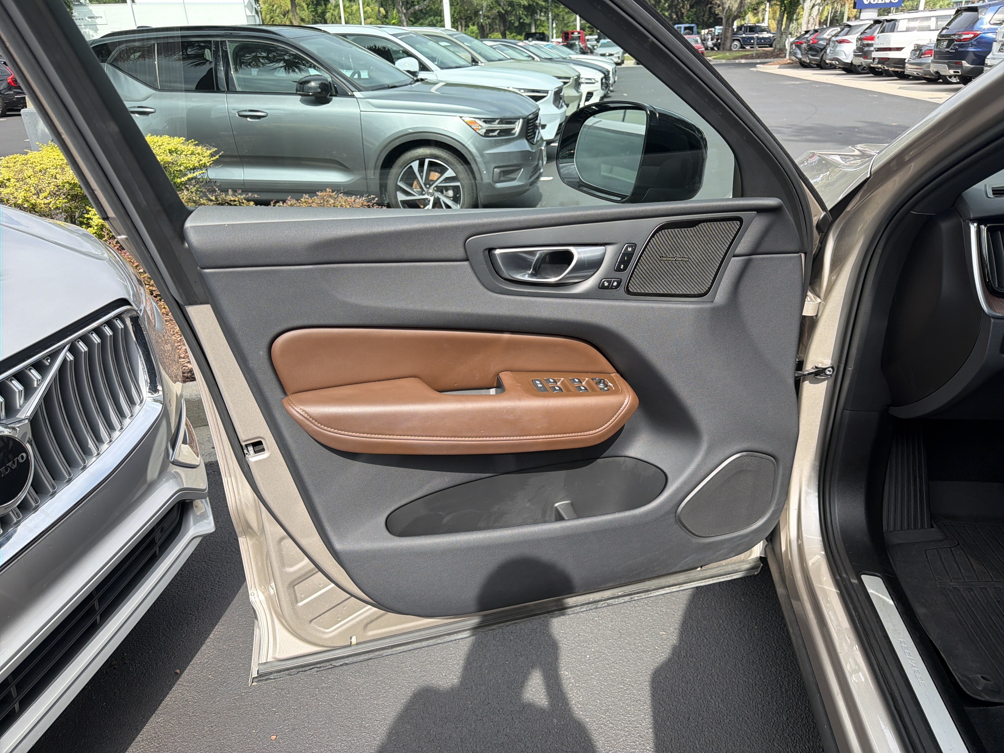 Used 2024 Volvo XC60 T8 Plus w/ Protection Package Premier AWD/4WD image 14