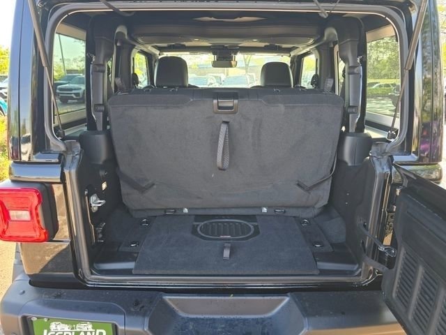 Used 2024 Jeep Wrangler Rubicon AWD/4WD image 34
