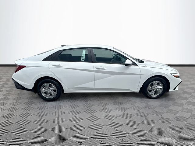 New 2026 Hyundai Elantra SE FWD image 8