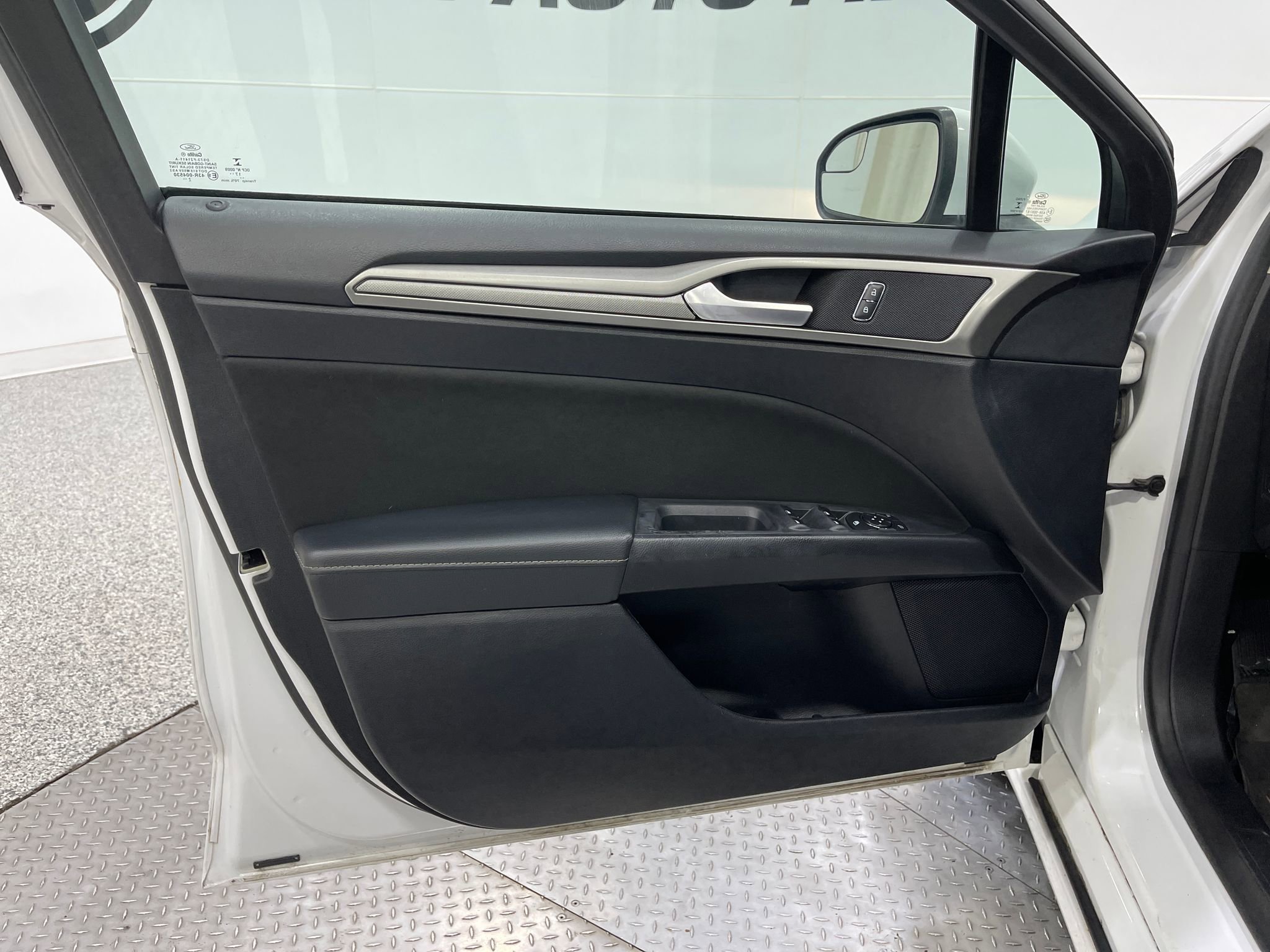 Used 2018 Ford Fusion SE w/ Fusion SE Technology Package image 13