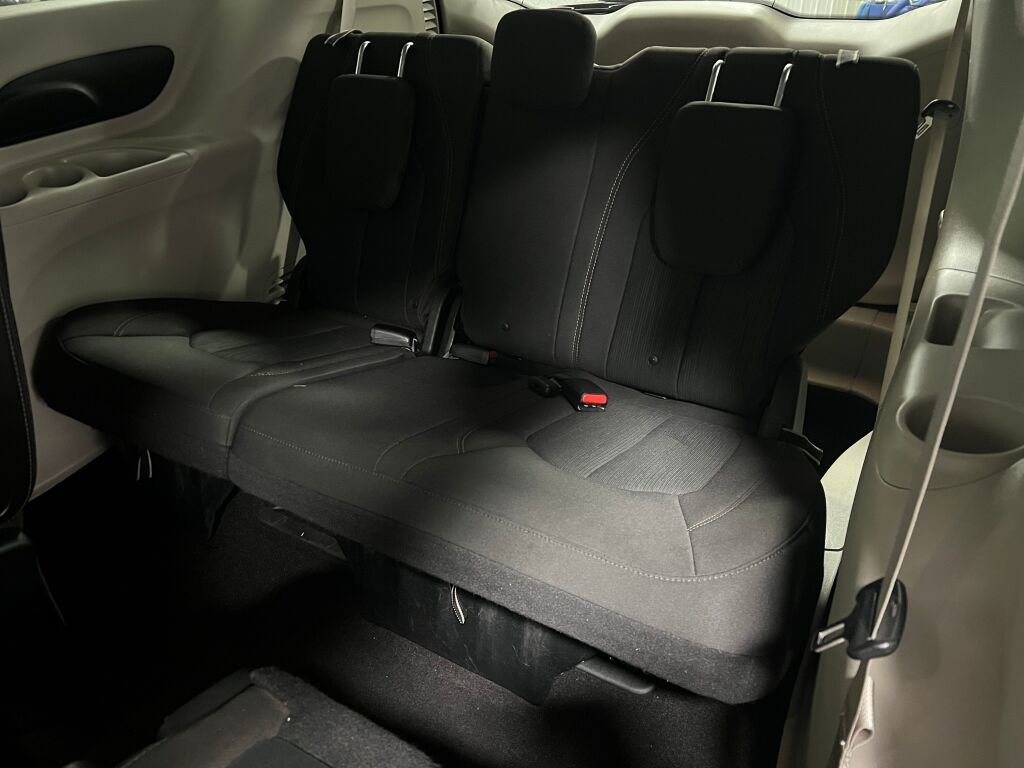 Used 2017 Chrysler Pacifica LX image 7