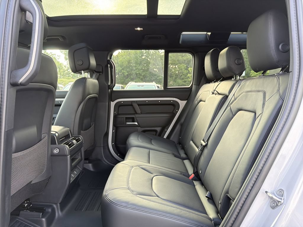 New 2026 Land Rover Defender 110 X-Dynamic SE AWD/4WD image 5