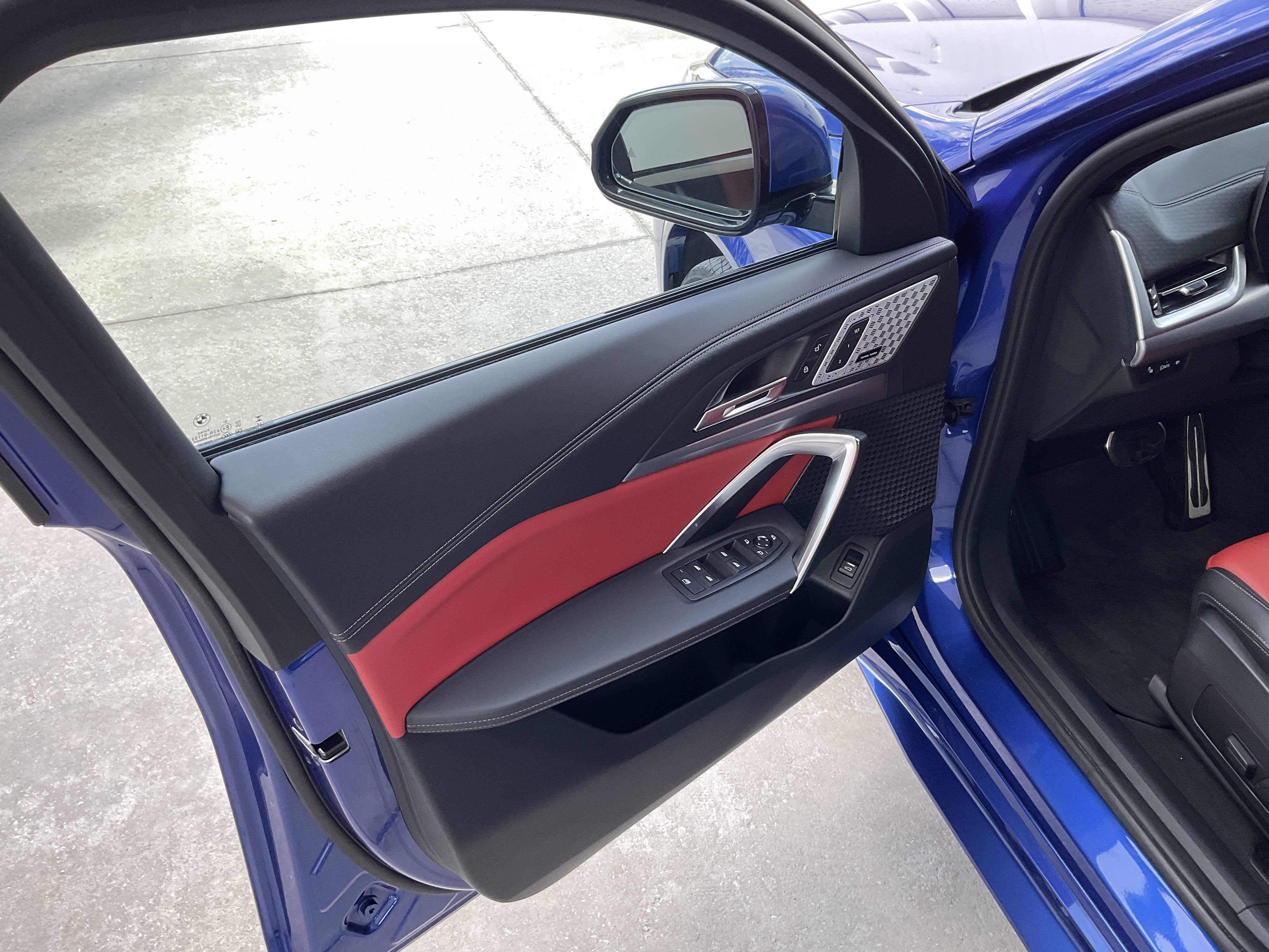 Used 2024 BMW X2 xDrive28i w/ M Sport Package AWD/4WD image 8