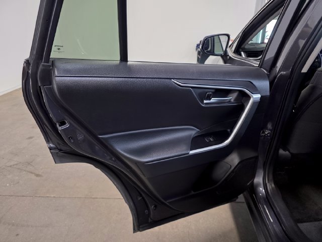 Used 2025 Toyota RAV4 XLE AWD/4WD image 20