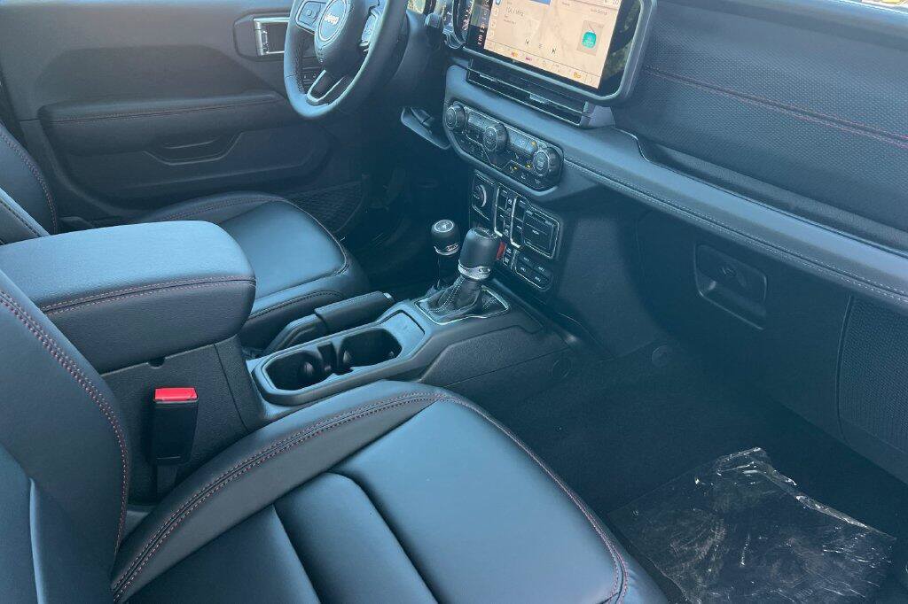 New 2026 Jeep Gladiator Rubicon w/ Safety Group AWD/4WD image 15