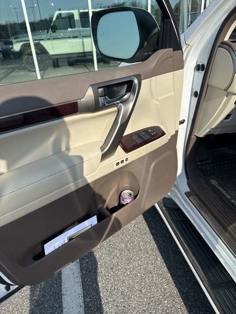 Used 2017 Lexus GX 460 Premium w/ Premium Package image 4