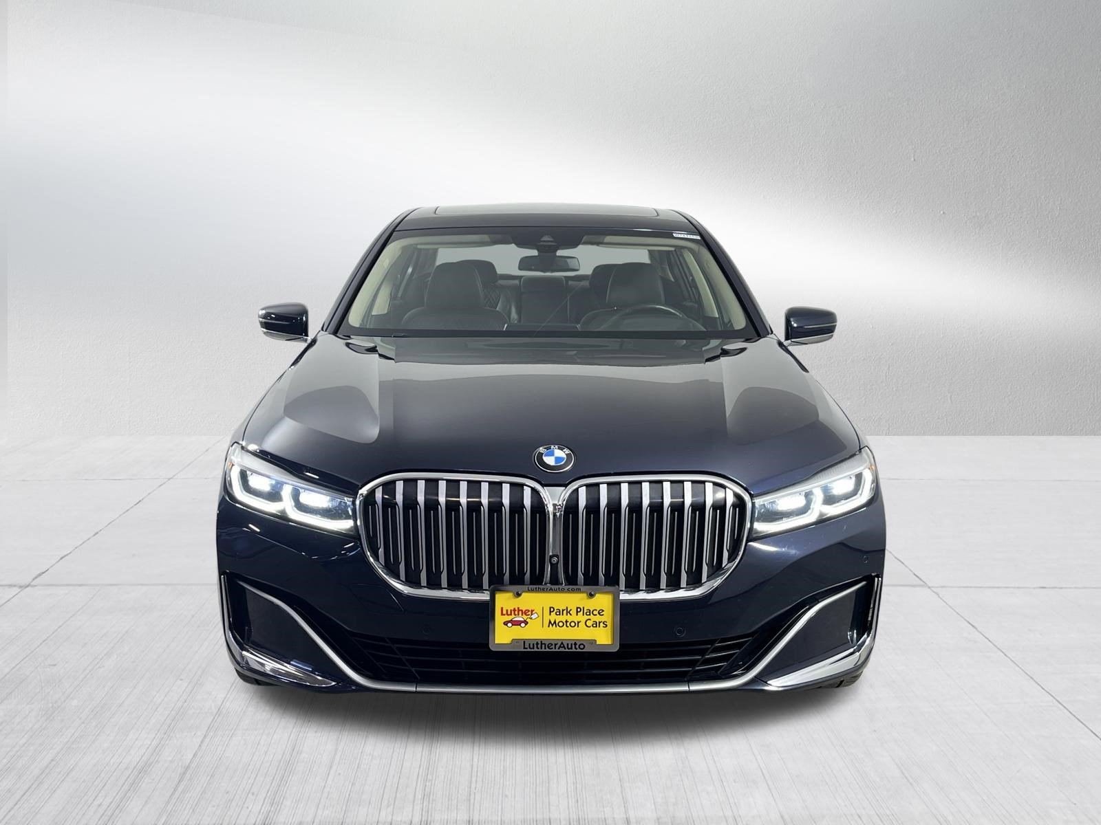 Used 2020 BMW 740i xDrive w/ Premium Package image 2