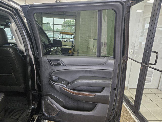 Used 2019 Chevrolet Suburban LT w/ LT Signature Package AWD/4WD image 17