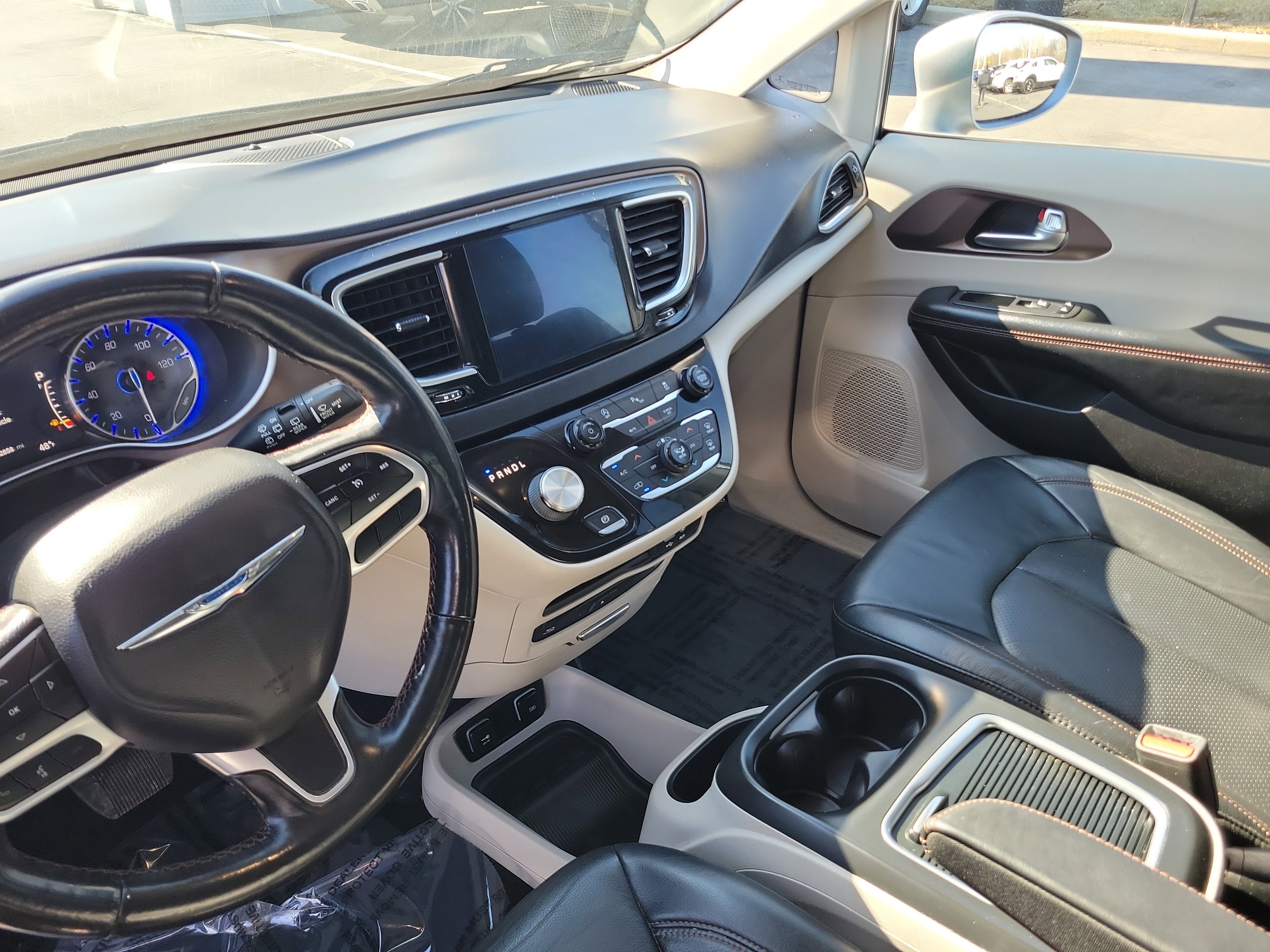 Used 2019 Chrysler Pacifica Touring-L Plus w/ Tire & Wheel Group image 12