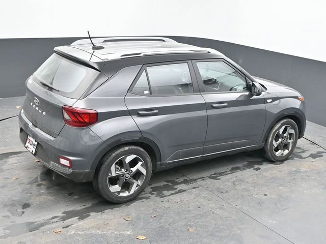 Used 2023 Hyundai Venue Limited image 21