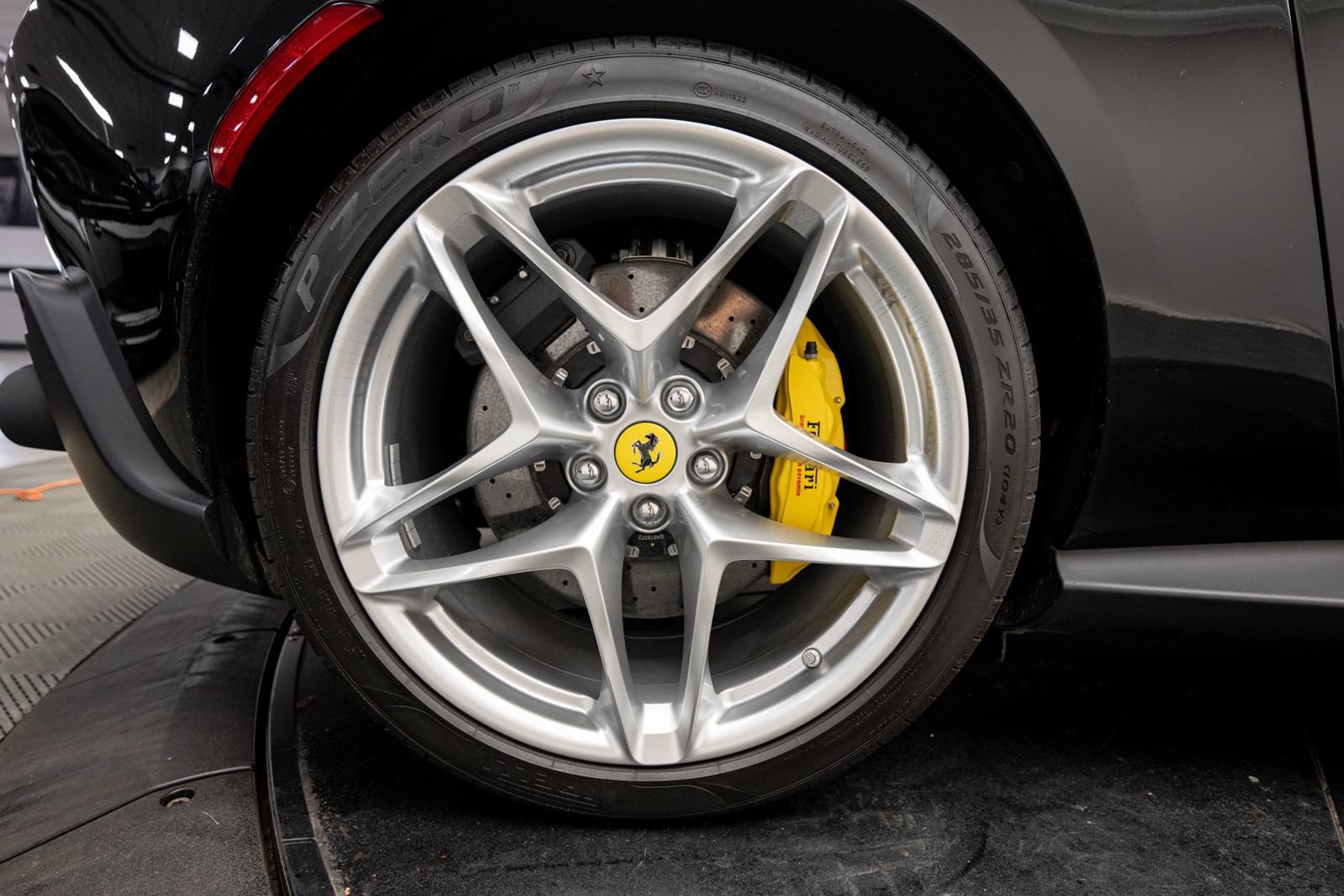 Used 2024 Ferrari Roma Spider RWD image 40