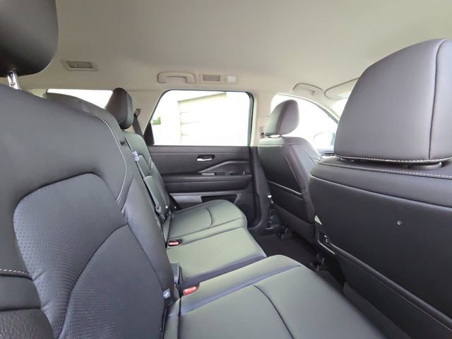 New 2026 Nissan Pathfinder SL image 29