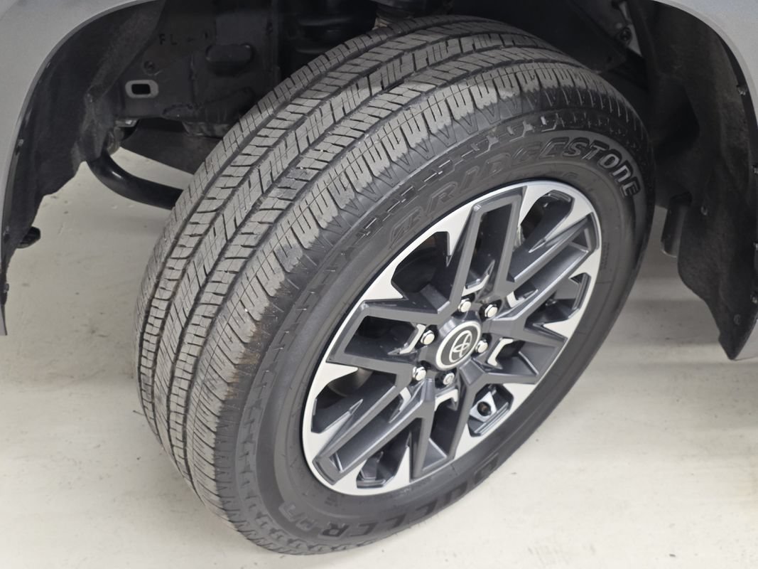 Used 2024 Toyota Tundra Limited AWD/4WD image 39