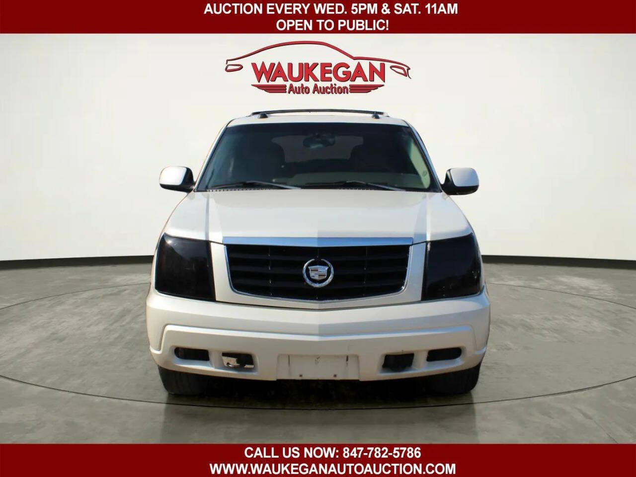 Used 2004 Cadillac Escalade AWD image 2
