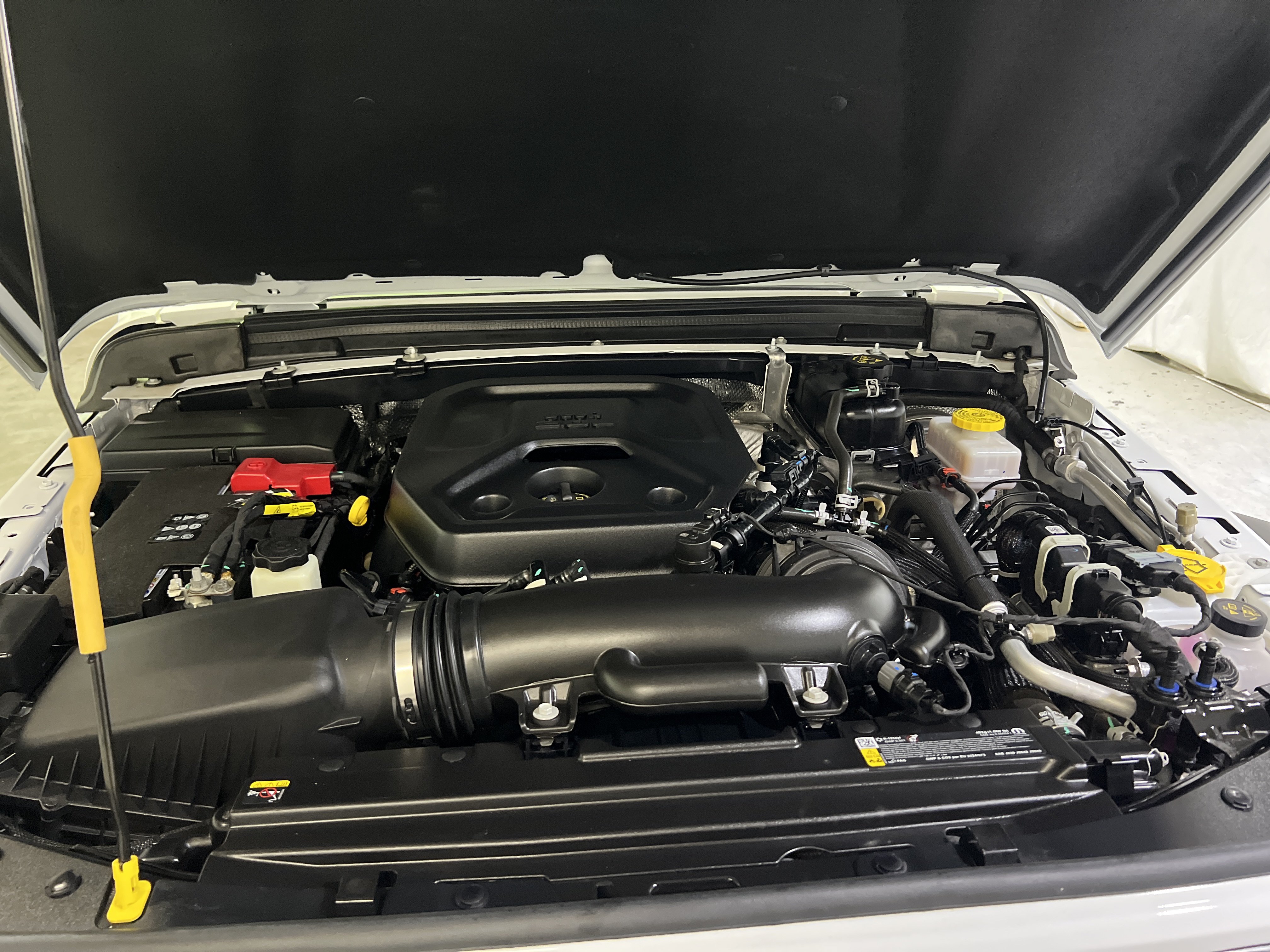 Used 2025 Jeep Wrangler Sport AWD/4WD image 15