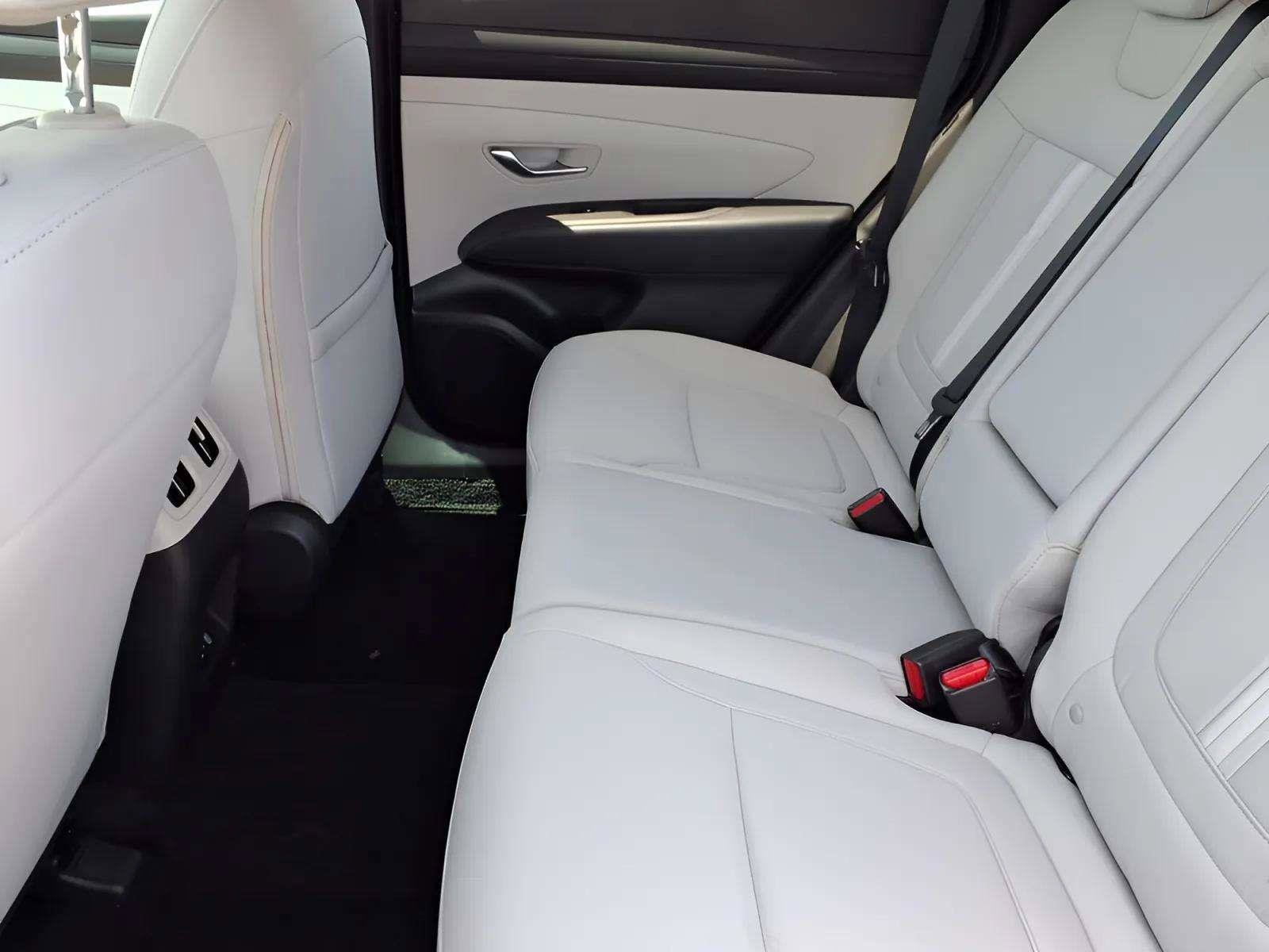 Certified 2025 Hyundai Tucson SEL FWD image 18