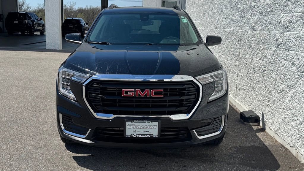 Used 2022 GMC Terrain SLE w/ Driver Convenience Package image 4
