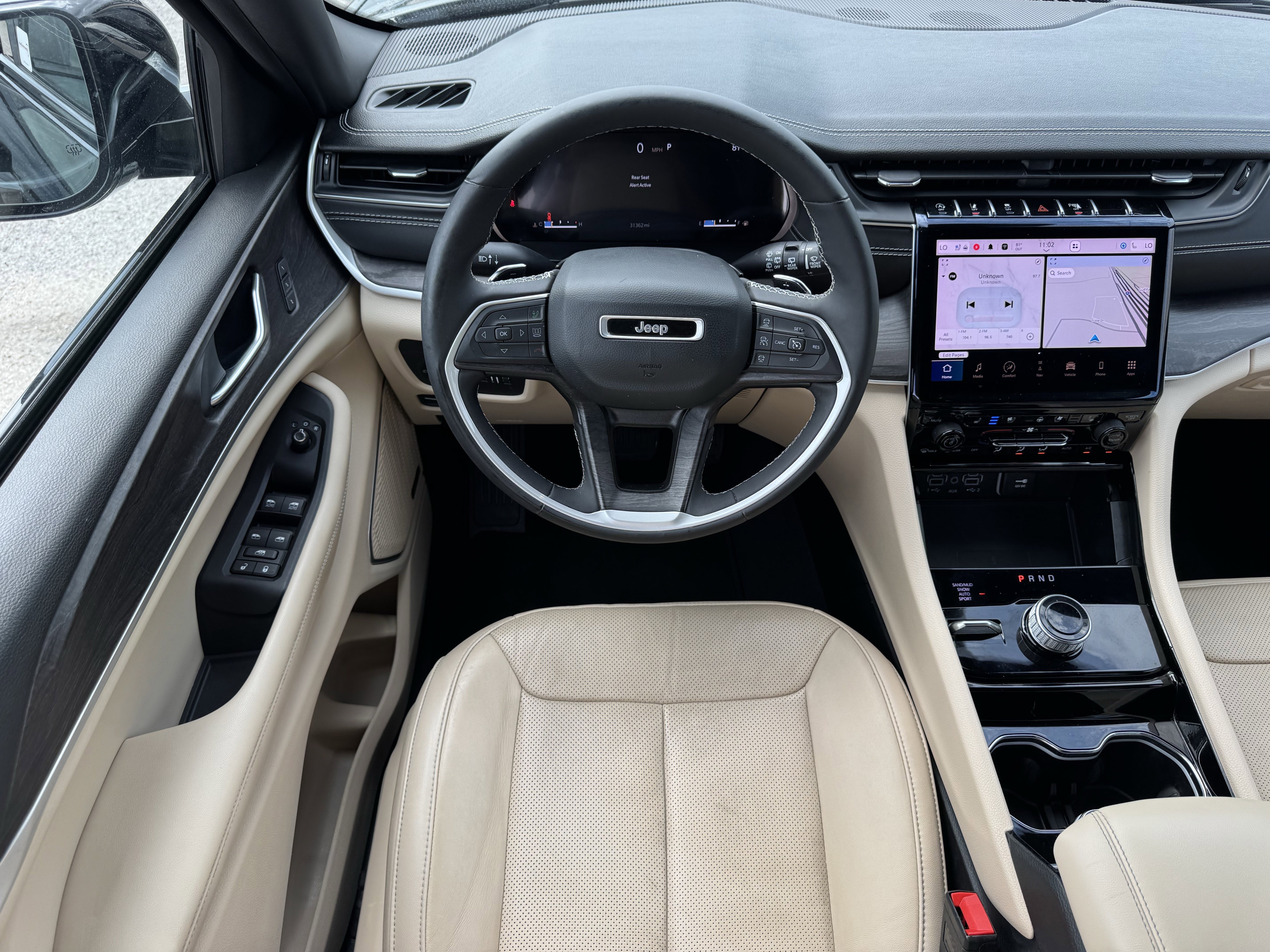 Used 2023 Jeep Grand Cherokee Limited w/ Luxury Tech Group II image 14