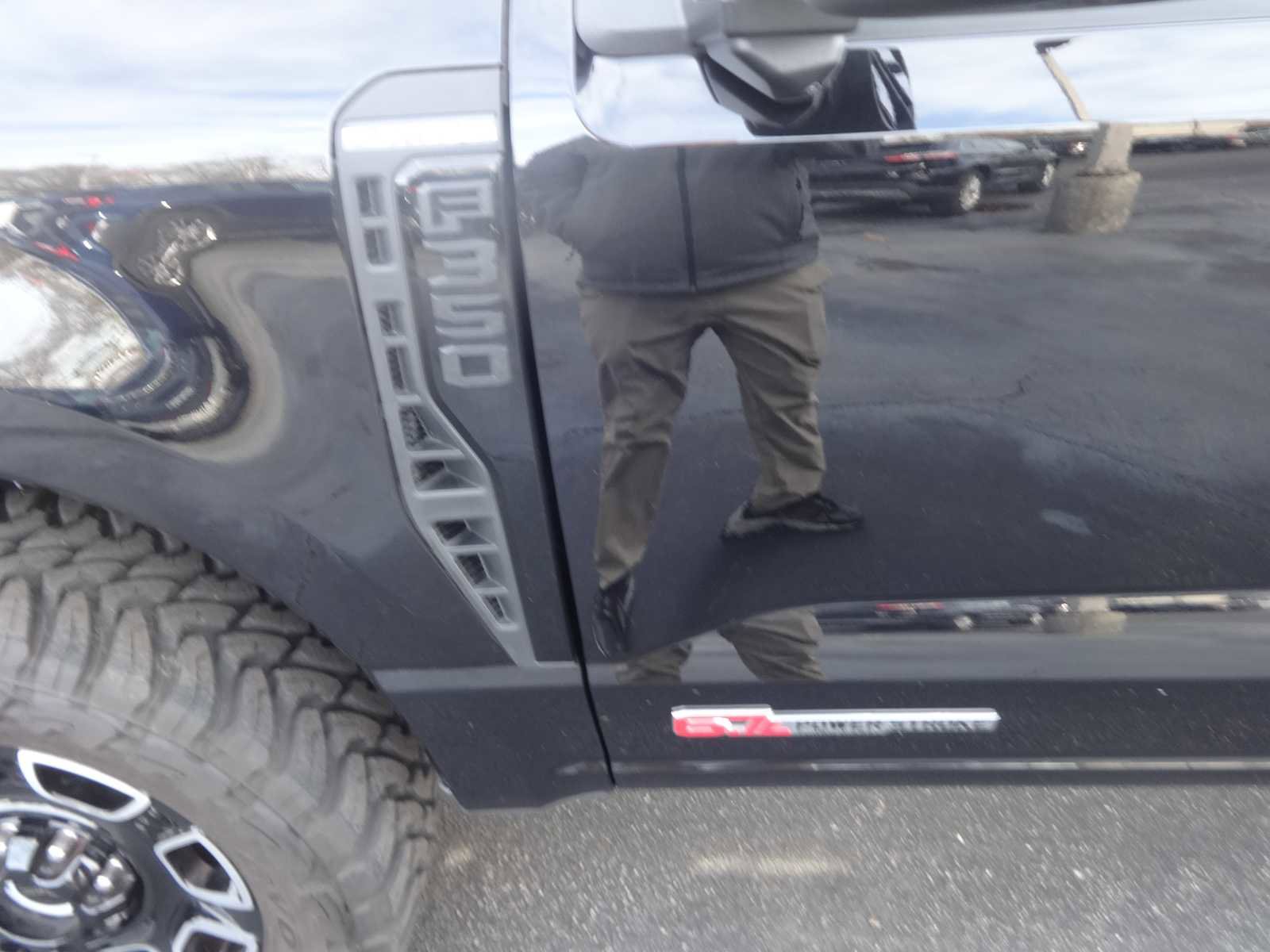 Used 2025 Ford F350 Platinum w/ FX4 Off-Road Package image 5