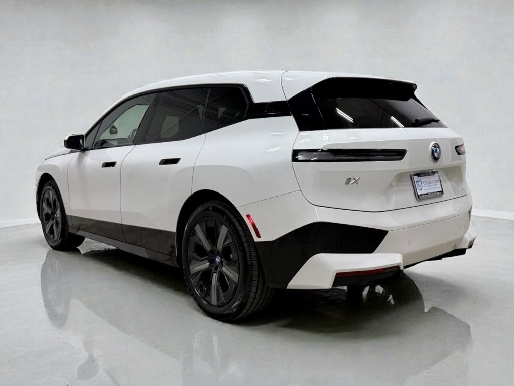 Used 2022 BMW iX xDrive50 w/ Premium Package image 12