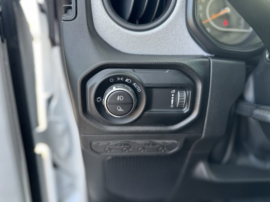 Certified 2025 Jeep Gladiator Sport image 25