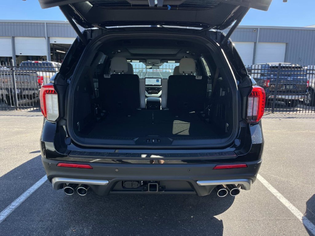 New 2027 Ford Explorer Platinum w/ 3.0L Ultimate Package AWD/4WD image 14