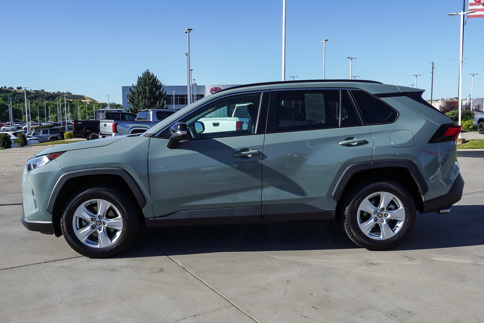 Certified 2021 Toyota RAV4 XLE w/ Convenience Package FWD image 5