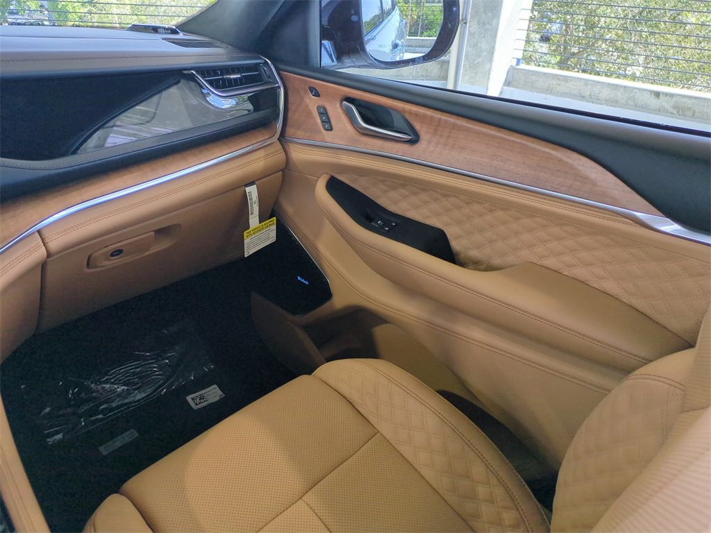 New 2025 Jeep Grand Cherokee Summit image 18