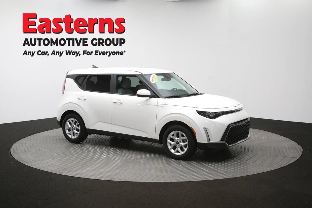 Used 2025 Kia Soul LX FWD image 46