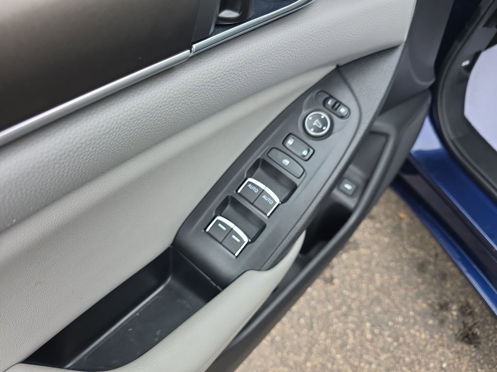 Used 2019 Honda Accord LX image 11