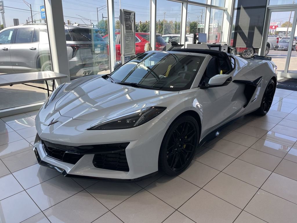 Used 2024 Chevrolet Corvette Z06 image 3