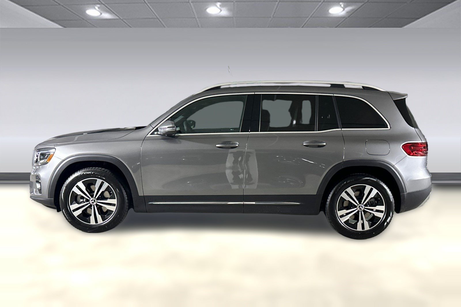 New 2026 Mercedes-Benz GLB 250 image 2