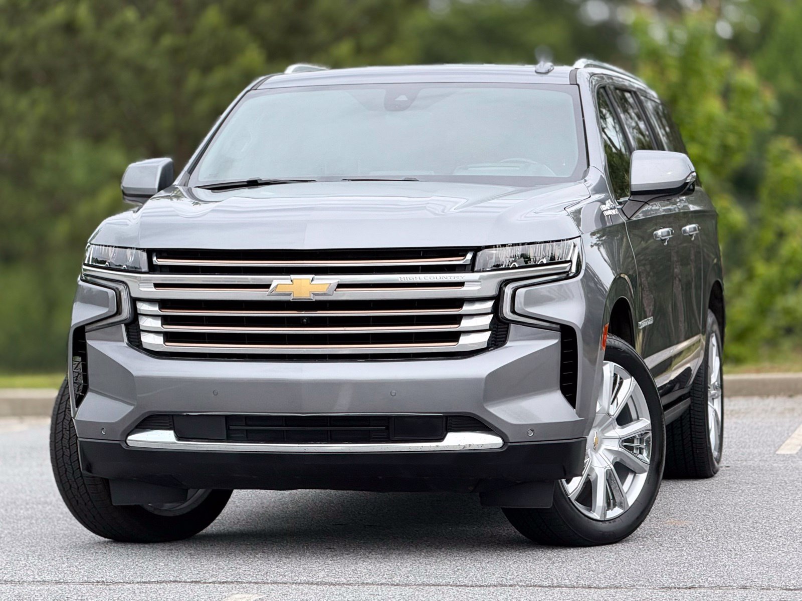Used 2022 Chevrolet Suburban High Country AWD/4WD image 2