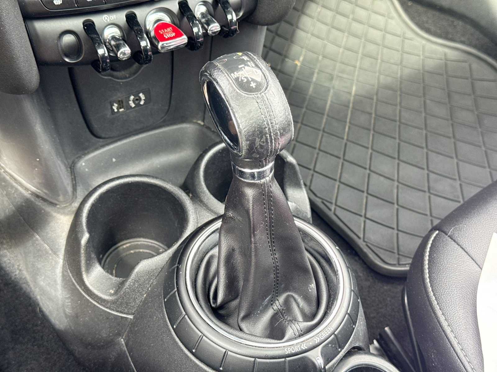 Used 2015 MINI Cooper 4-Door Hardtop FWD image 31